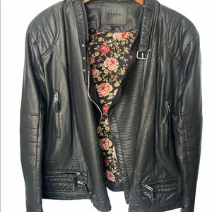 BLANK NYC black vegan leather moto zip jacket floral lining Large